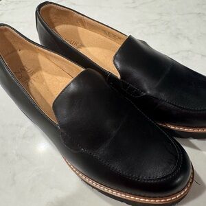 Women's Black Leather Slip-On Loafers size 10 Naturalizers